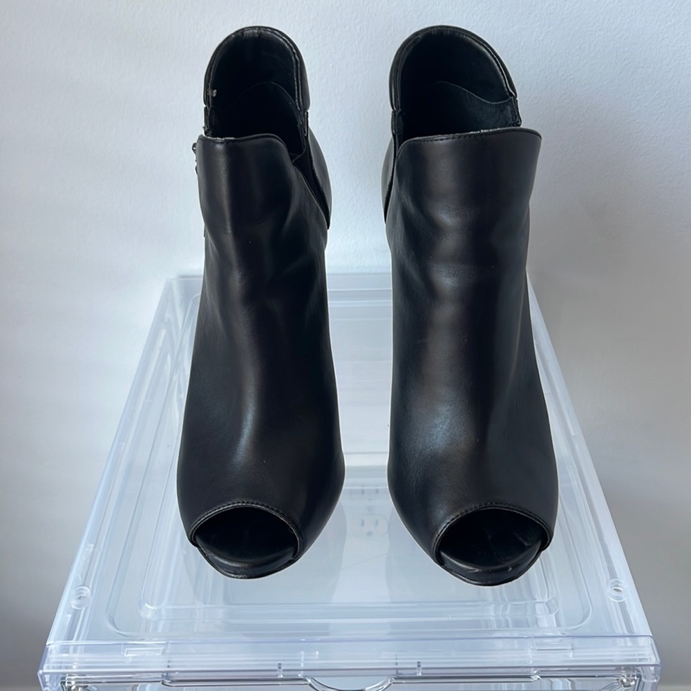 Steve Madden Sz 9M Black Stiletto peep toe booties